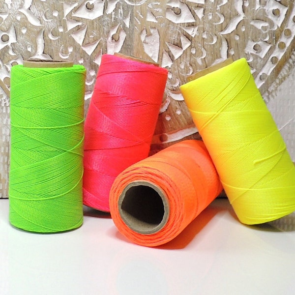 Fil à enfiler - fil perlé - fil polyester ciré - NÉON - choix de couleurs - 0,5 x 1 mètre