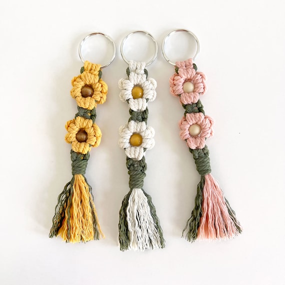 Daisy Chain Macrame Key Chain: Floral Cotton Rope Keychain - Etsy