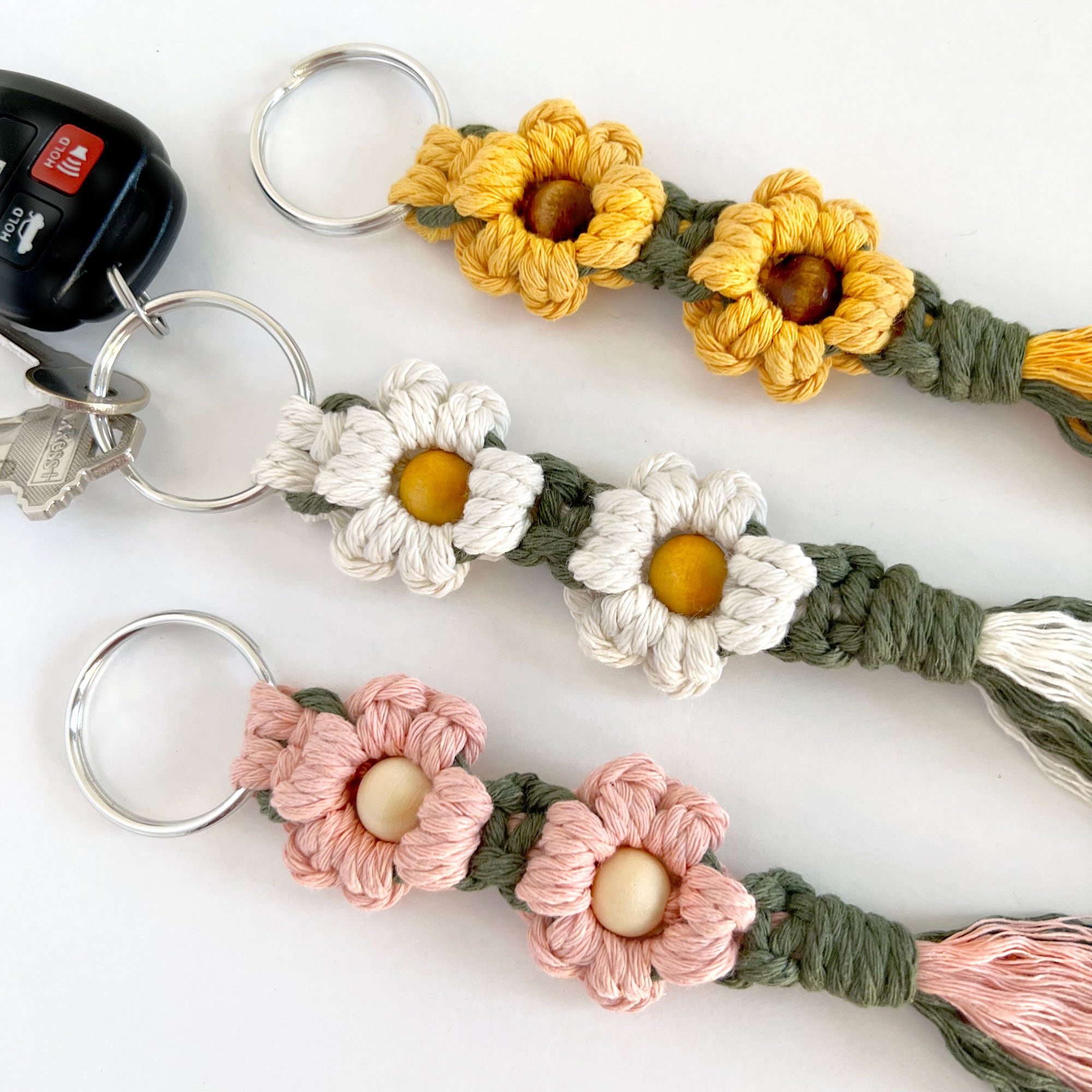 Daisy Chain Macrame Key Chain: Floral Cotton Rope Keychain - Etsy
