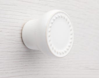 Keramisk knopp för möbel nr 12, vit.