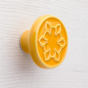 Pomello in ceramica per mobili n. 2, giallo.