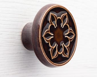 Möbelknopp, mönster nr 2, mörkbrun, keramiska handtag, dekorativ knopp.