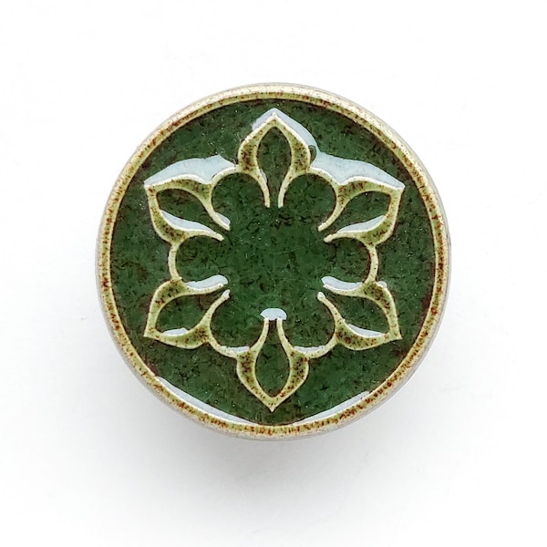 Bouton en céramique pour meuble n° 2, vert foncé avec effet moucheté marron.