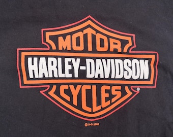 Vintage Y2K 2000 Harley Davidson Motorcycles "Quebec, Canada" / double-sided t-shirt / Made in Canada / Medium