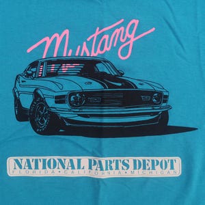 Vintage e Deadstock anni '80 / '90 "Mustang - National Parts Depot" carta sottile / cucitura singola celeste / t-shirt / Screen Stars Best / M