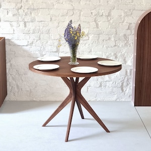 Round pedestal dining table natural ash veneer JUBI BOLD