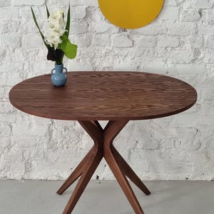 dark wood oval small dining table, ovaler kleiner Esstisch aus dunklem Holz