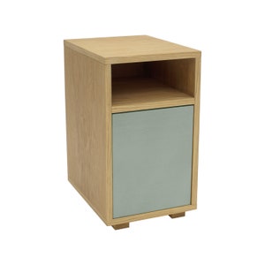 Kleiner Nachttisch SLIM, natural Eiche furniert sage green