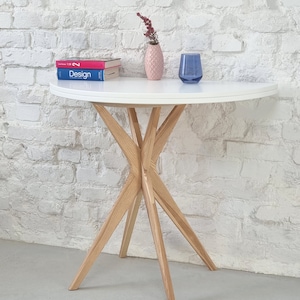 Pequeña mesa semicircular extensible JUBI