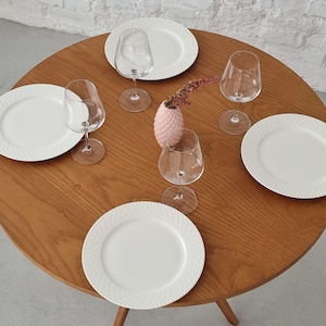 Piccolo tavolo da pranzo rotondo in legno Jubi immagine 3
