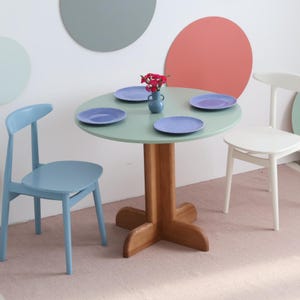 Litet runt matbord DEGA, olika diametrar -70 cm; 80 cm i olika färger