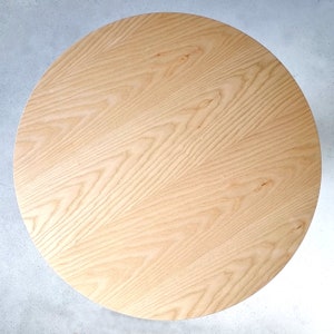 Piccolo tavolo da pranzo rotondo in legno Jubi immagine 5
