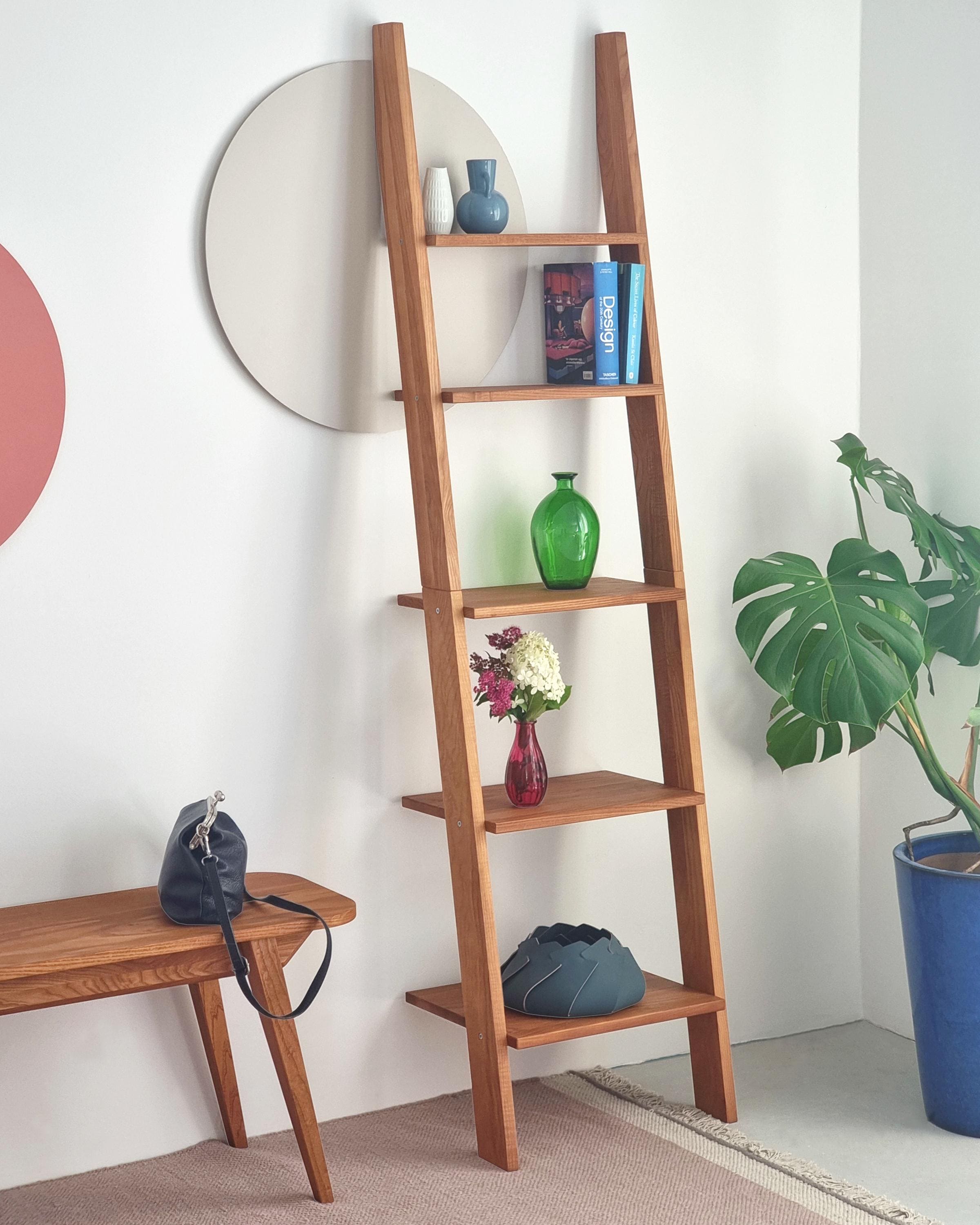 Leiter-Bücherregal ASHME aus Holz, 45 cm breit
