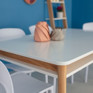 ZEEN Uitschuifbare tafel met plank poten van natuurlijk hout, opslag voor extra bladen white