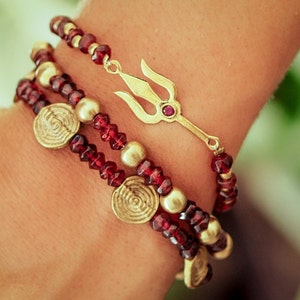 Garnet Bracelet // Yoga Bracelet // Trishula Bracelet // Trishula Bracelet // Buddhist Bracelet // Meditation Bracelet // Hindu Bracelet
