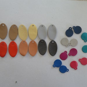 lot of 24 ovals and rounds with holes in fine and smooth leather, jewelry creation