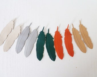 10 plumes fines en cuir de 6,5 cm, couleurs assorties, à coller ou coudre