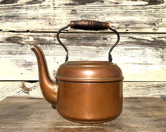 Bouilloire à thé en cuivre antique, bouilloire en cuivre avec poignée en bois, cuivre de collection, décor de maison antique, patine de théière en cuivre, cadeau d’anniversaire