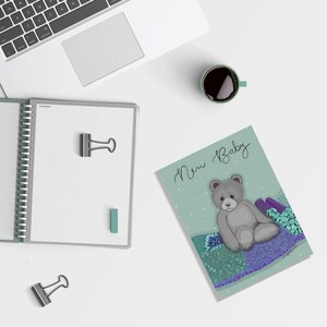 New Baby - Carte de voeux artistique - Ours en peluche vert turquoise A6 avec enveloppe