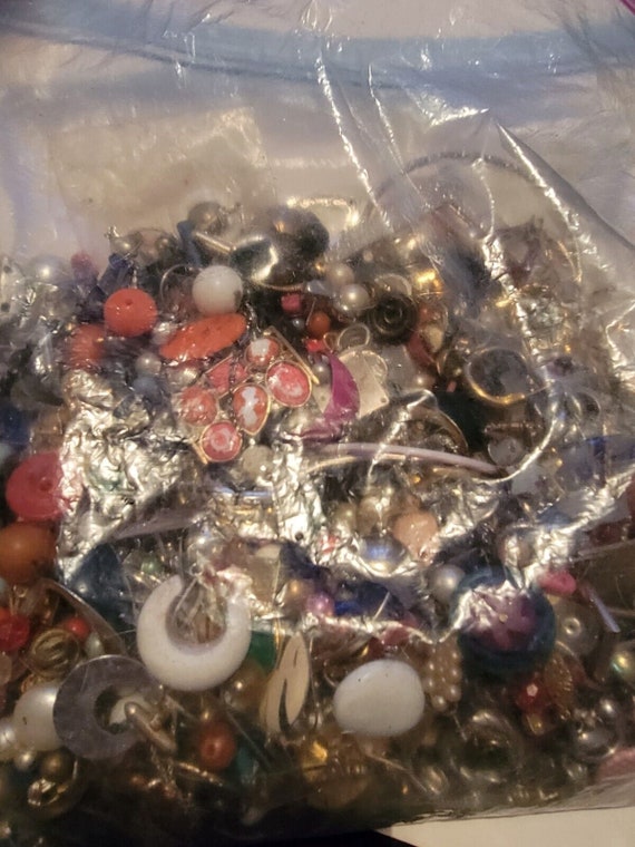 Vintage 4lb Lot Of Crafting Jewelry Misc Mismatch… - image 4