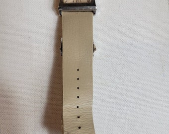 Montre pour femme Anne Klein en métal avec lunette en acier inoxydable beige