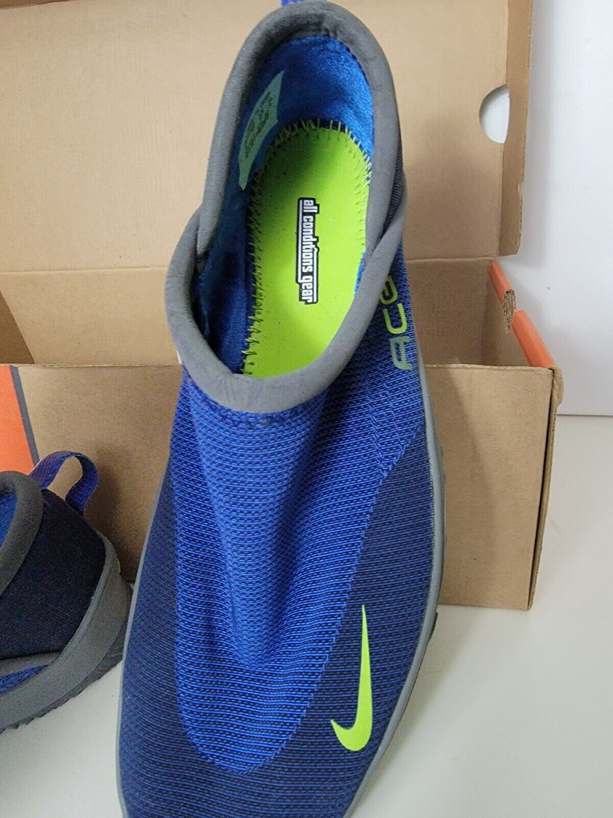nike acg aqua sock