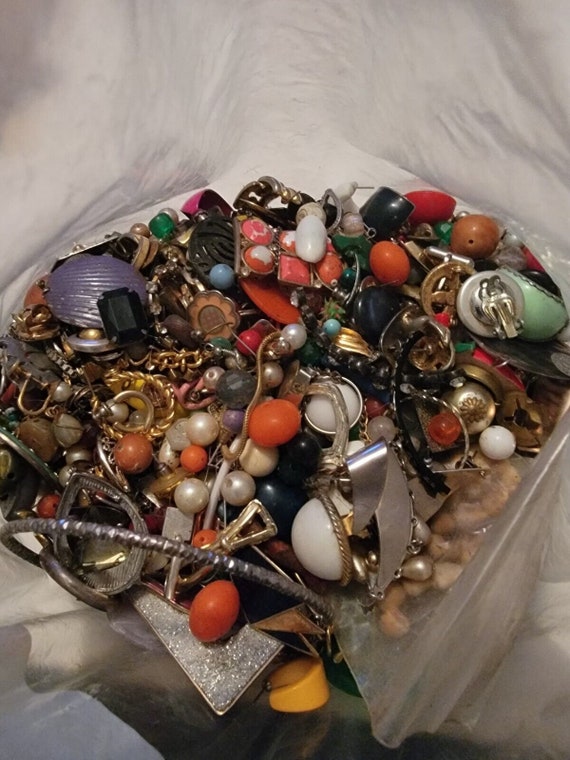 Vintage 4lb Lot Of Crafting Jewelry Misc Mismatch… - image 2