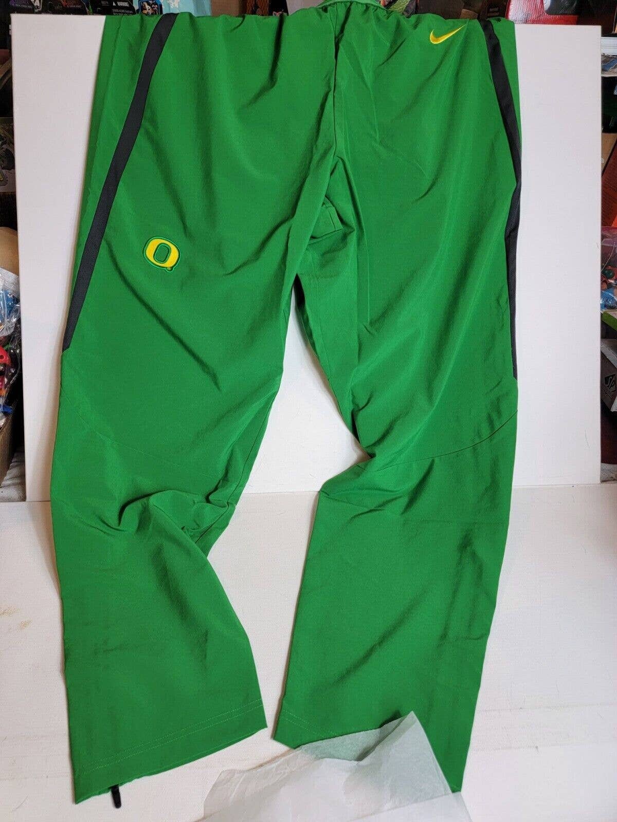Oregon Ducks retro Nike football Jersey size XXL green & yellow BONUS FREE  SHIRT
