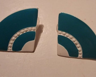 Vintage Womens Earrings VTG Enamel Ceramic? Turquoise White Fan Shaped Stud