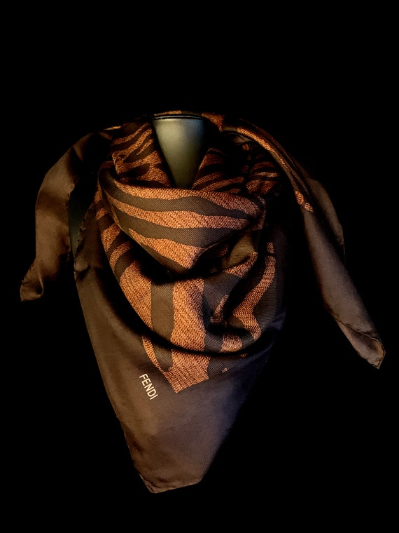 Accessoires Sjaals & omslagdoeken Sjaals Sjaals met muts Vintage fendi handgemaakte zijden sjaal gemaakt in Italië 