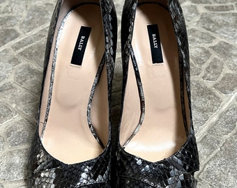 Vintage Bally Switzerland Peeptoe Pleateau snakeskin high heel pumps