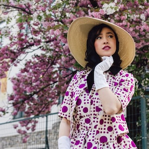 Origineel jaren 50 vintage polkadots jurk ensemble met tailleriem en jasje