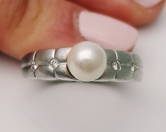 Pearl ring -Classic beautiful real pearl and diamonds ring 14K gold