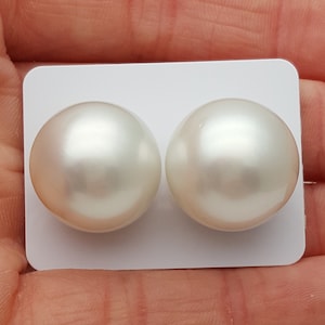 Loose round pair of South Sea - Huge size very rare and unique round, high-quality white South Sea real cultured pearl 18 mm - Set of two