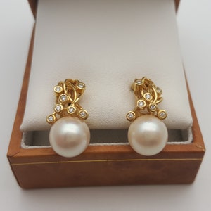 Pearl earrings - 18K gold and diamonds 9mm pearl earrings