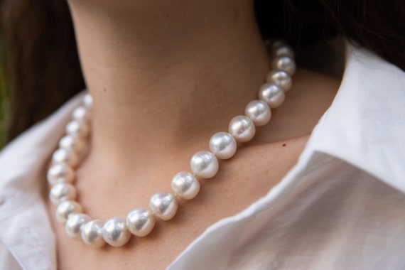 Beautiful South Sea pearl necklace - high quality… - image 1