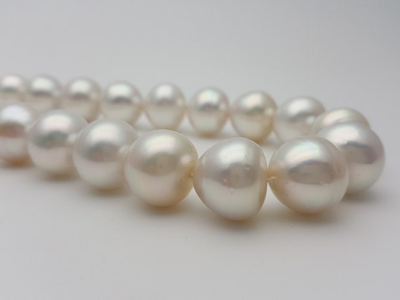 Beautiful South Sea pearl necklace - high quality… - image 10