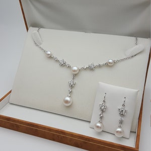 Elegant set of real pearl necklace and earrings 925 silver and CZ stones image 4