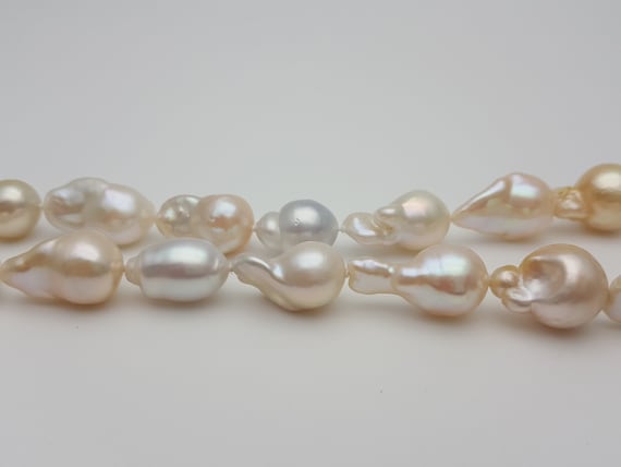 南洋真珠　ネックレス　バロック　ゴールド バロックパールネックレス：マルチカラー淡水南洋真珠、14K
