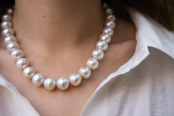 Beautiful South Sea pearl necklace - high quality… - image 2