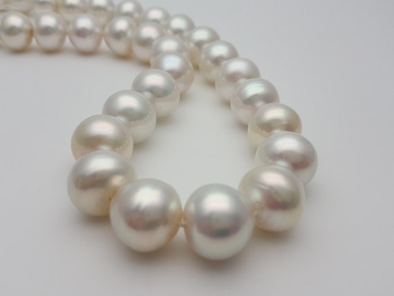 Beautiful South Sea pearl necklace - high quality… - image 8