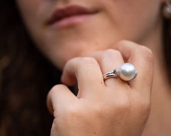 South Sea pearl and real diamonds ring - 13.7mm Australian pearl, 18K white gold