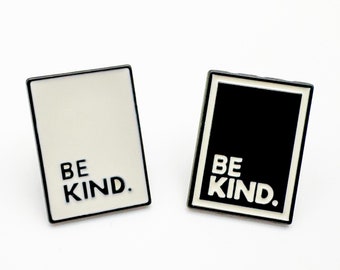 Sei Kind Emaille Pin | Freundlichkeit Freundschaftsabzeichen | Weihnachten Geburtstag Geschenk Idee