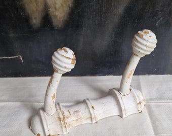 Varão de ganchos antigo, tira de madeira, moldura, estilo shabby chic, tinta antiga, decoração vintage francesa