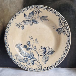 Antique soup plate Mures Gien Terre de fer France Shabby with lots of age patina