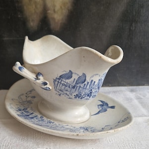 Antique sauce boat Creil et Montereau Terre de fer France Shabby with bird motif much age patina