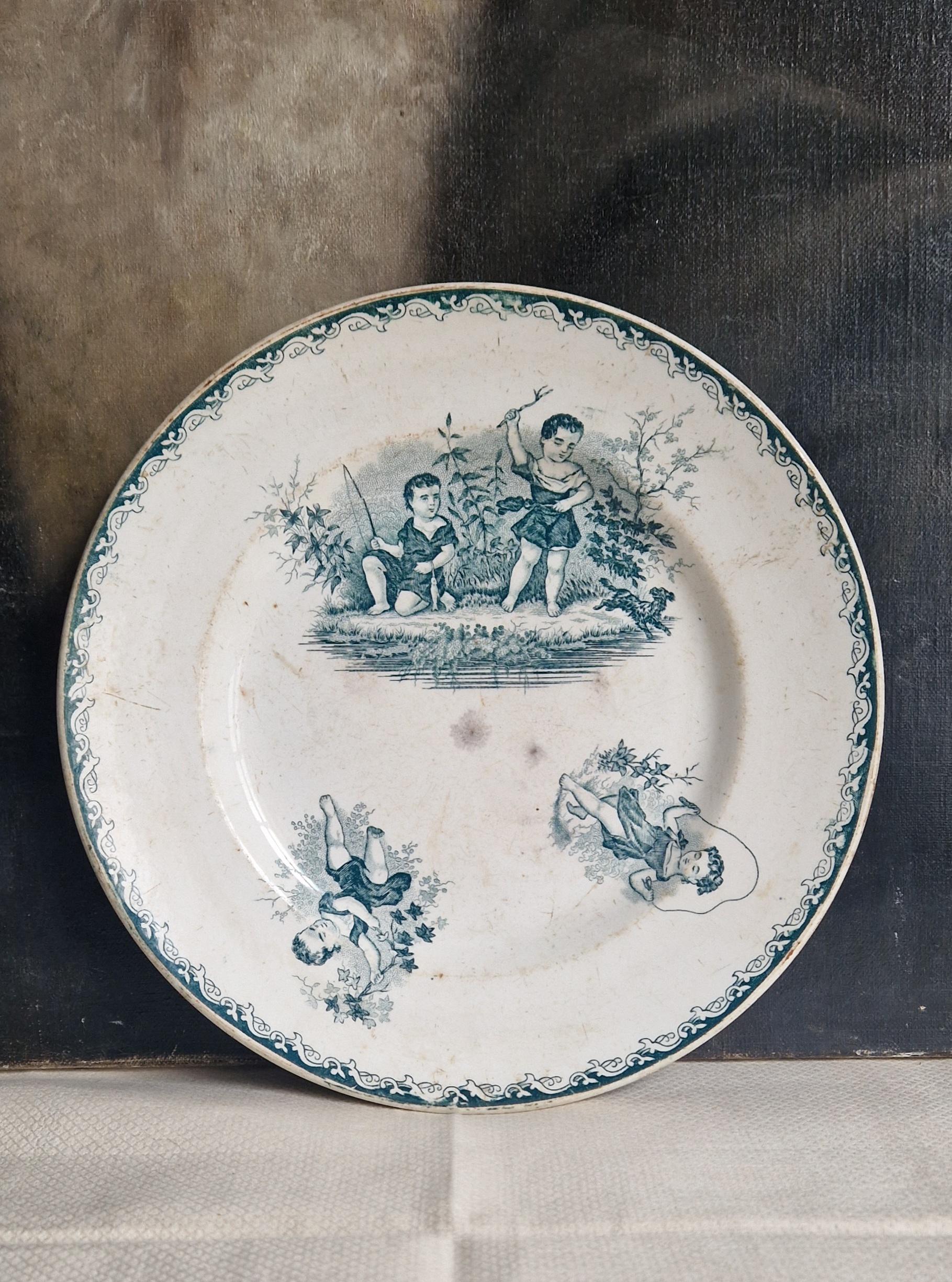 Assiettes plates, faïence Saint-Amand , Jardinière - Acolytes Antique