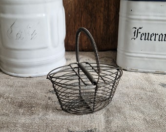 Wire basket egg basket salad basket wire fil de fer miniature collector's item shabby vintage from France rare