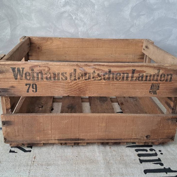 Old wine box wooden box 1979 Shabby vintage
