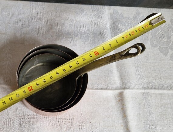 Set of 3 old copper saucepans in different sizes, shabby vintage from France